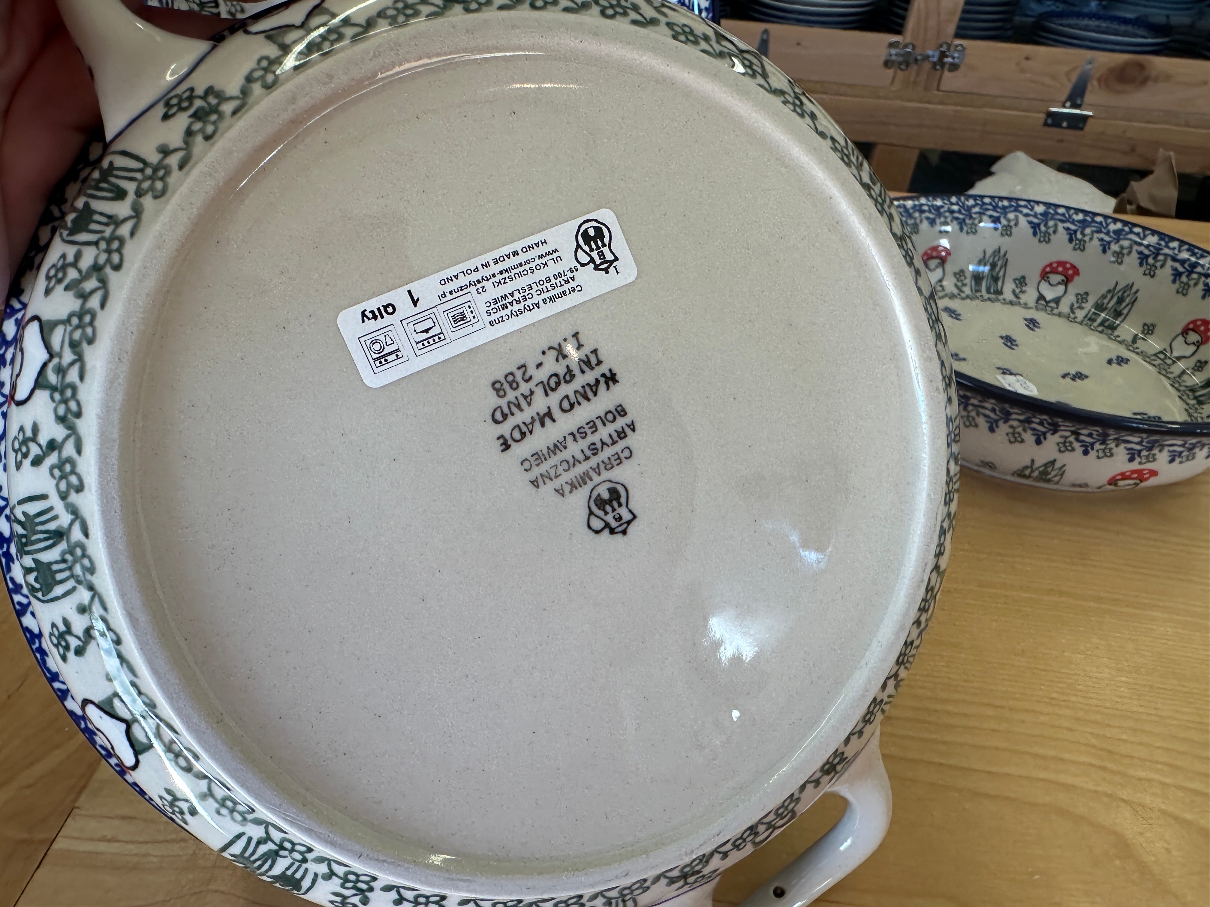CLEARANCE Round Handled Baker