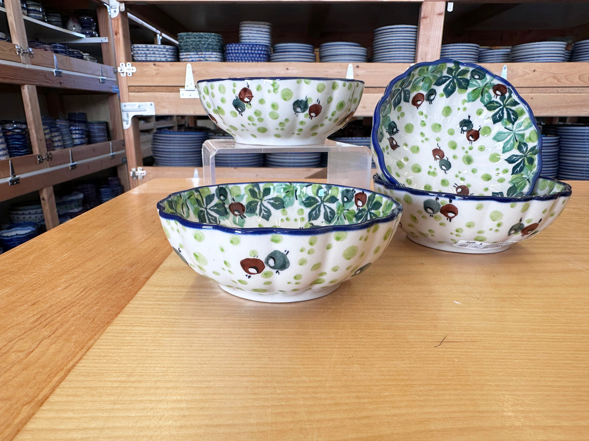 CLEARANCE Scalloped Side Bowl