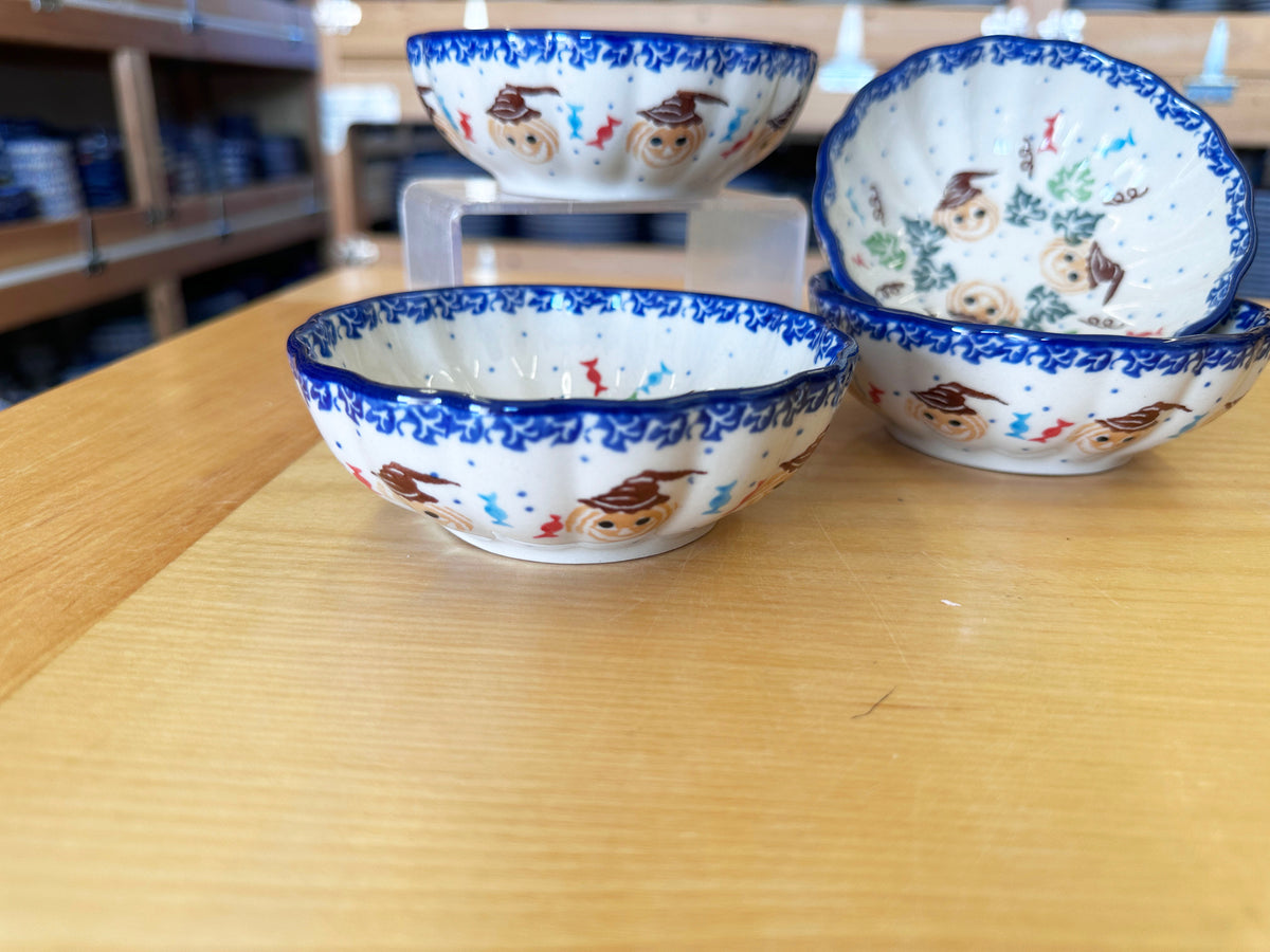 CLEARANCE Scalloped Side Bowl