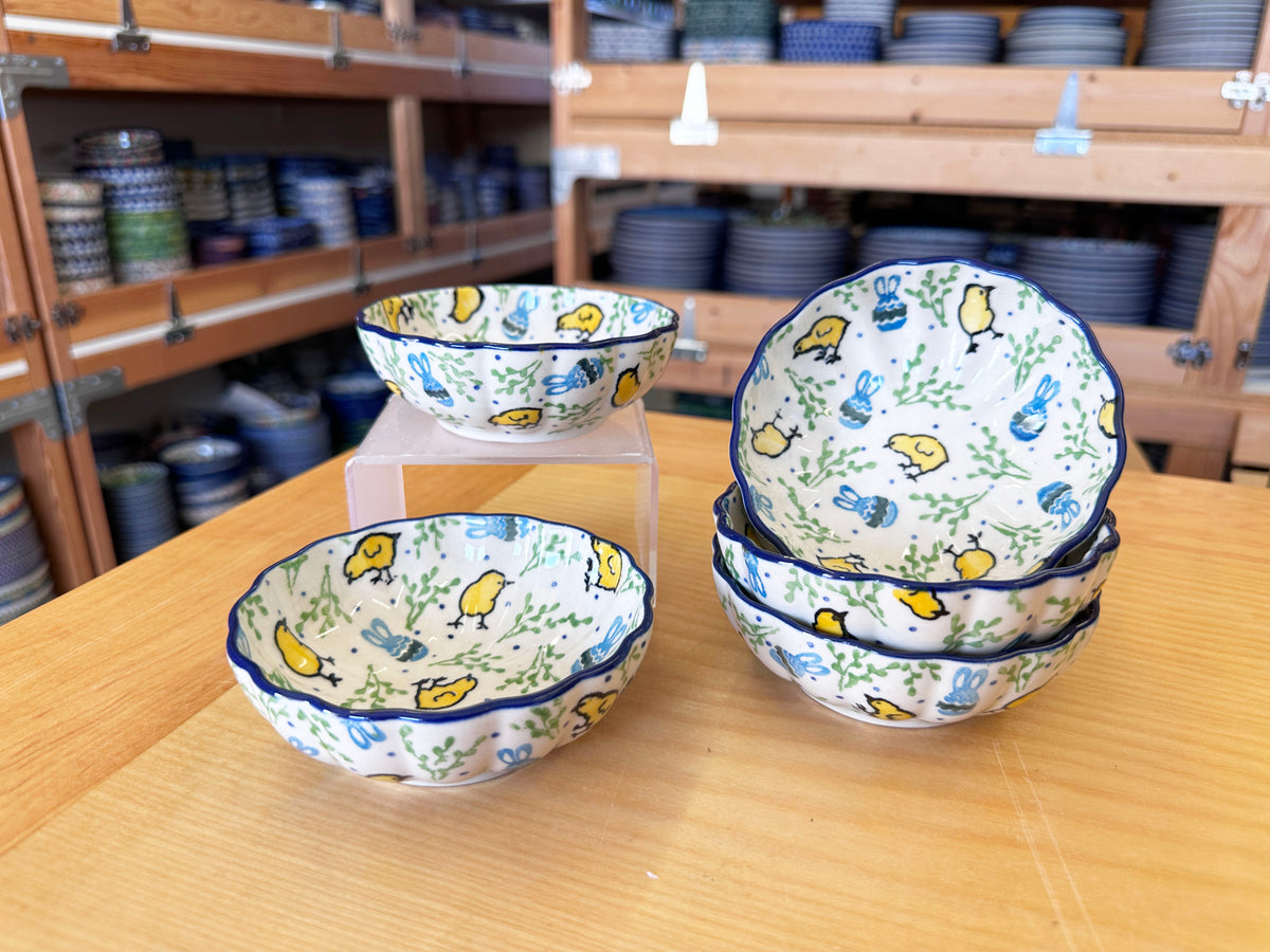 CLEARANCE Scalloped Side Bowl