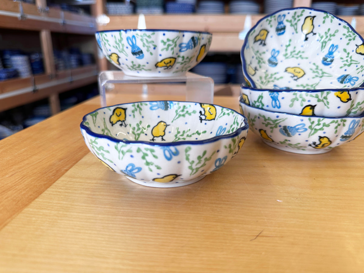 CLEARANCE Scalloped Side Bowl