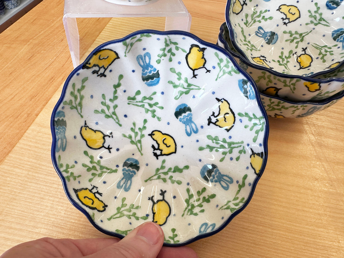 CLEARANCE Scalloped Side Bowl
