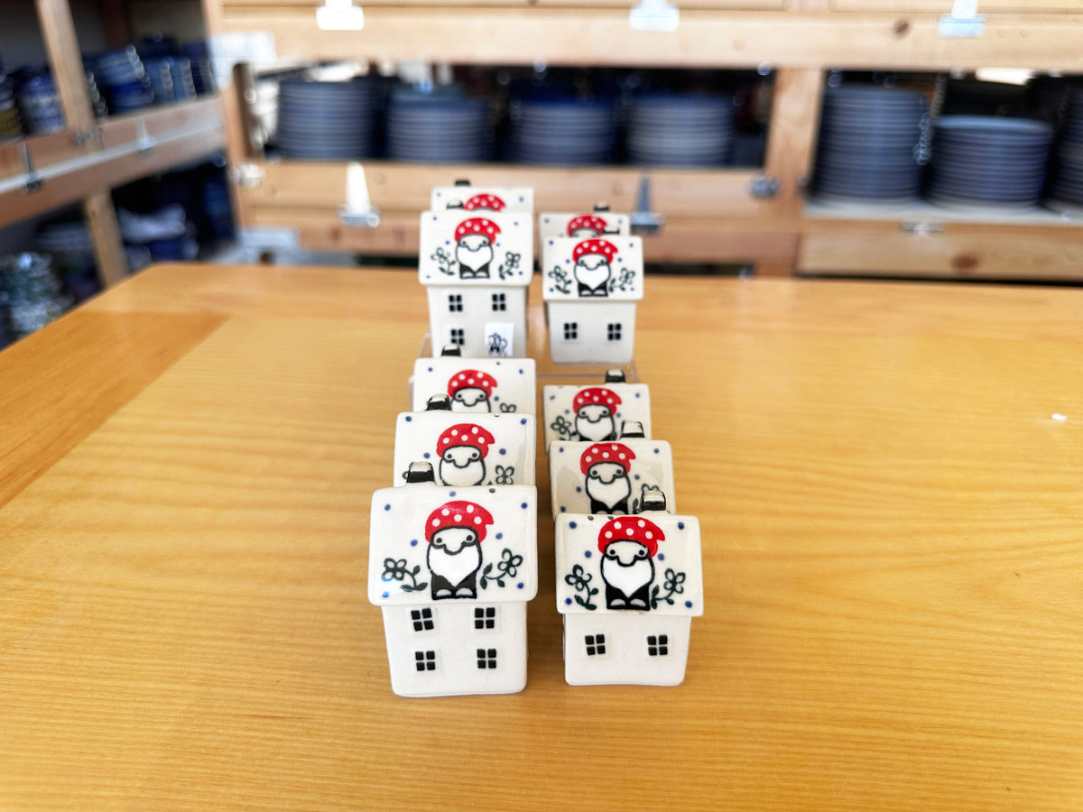 CLEARANCE Salt & Pepper House Set